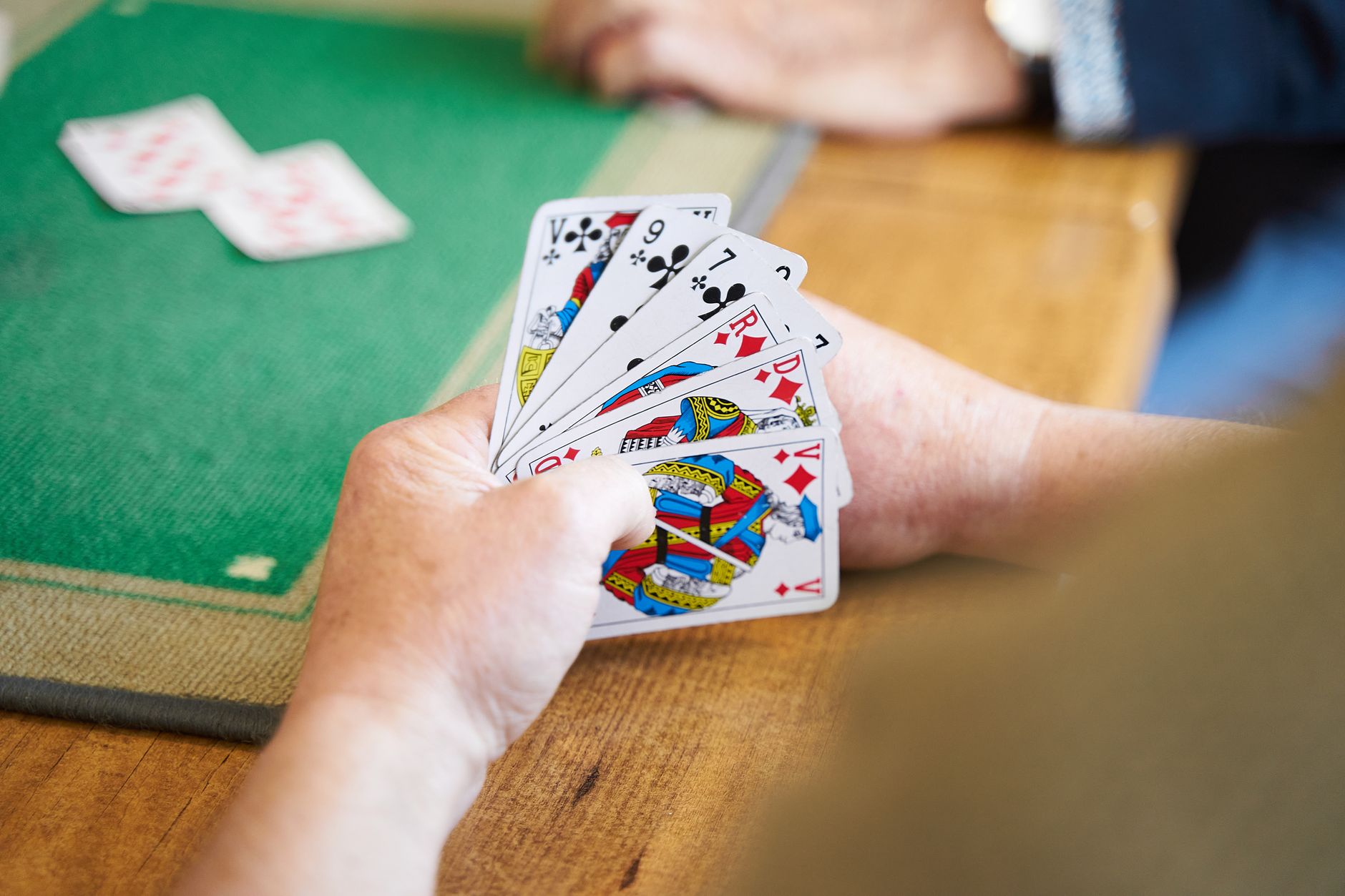 A Importância da Posição na Mesa de Poker: Como Usar a Vantagem Posicional a Seu Favor