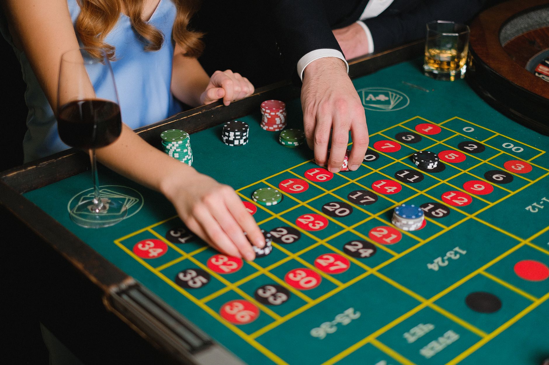 A Importância da Posição na Mesa de Poker: O Segredo que Separa Amadores de Profissionais