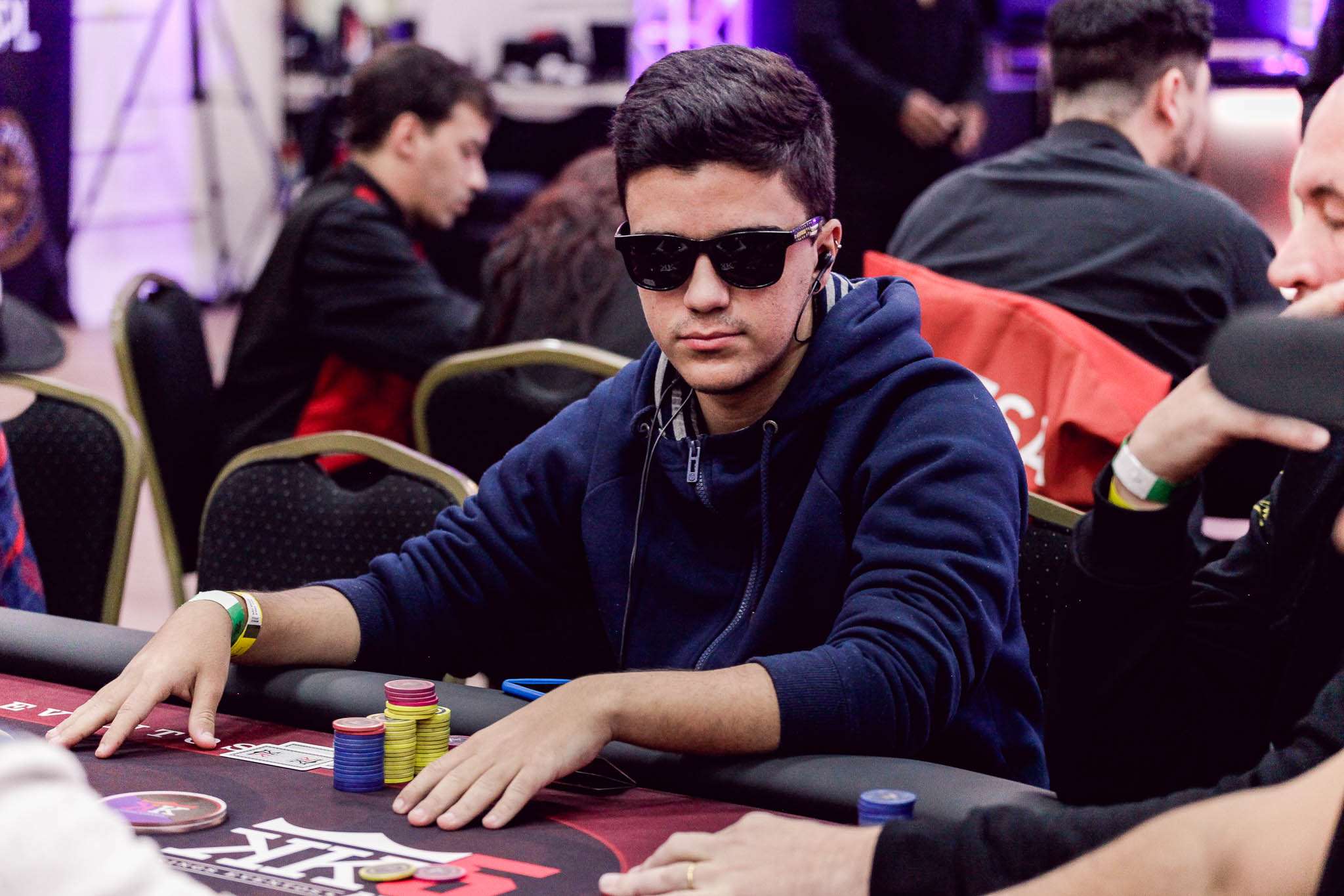 Brasileiros Dominam a Anniversary Series do PokerStars: Análise da Presença Verde-Amarela nas Mesas Finais