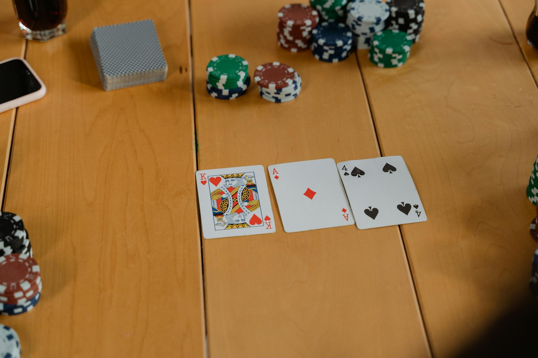 Como Analisar Suas Mãos e Melhorar Seu Jogo de Poker: Guia Completo para Jogadores