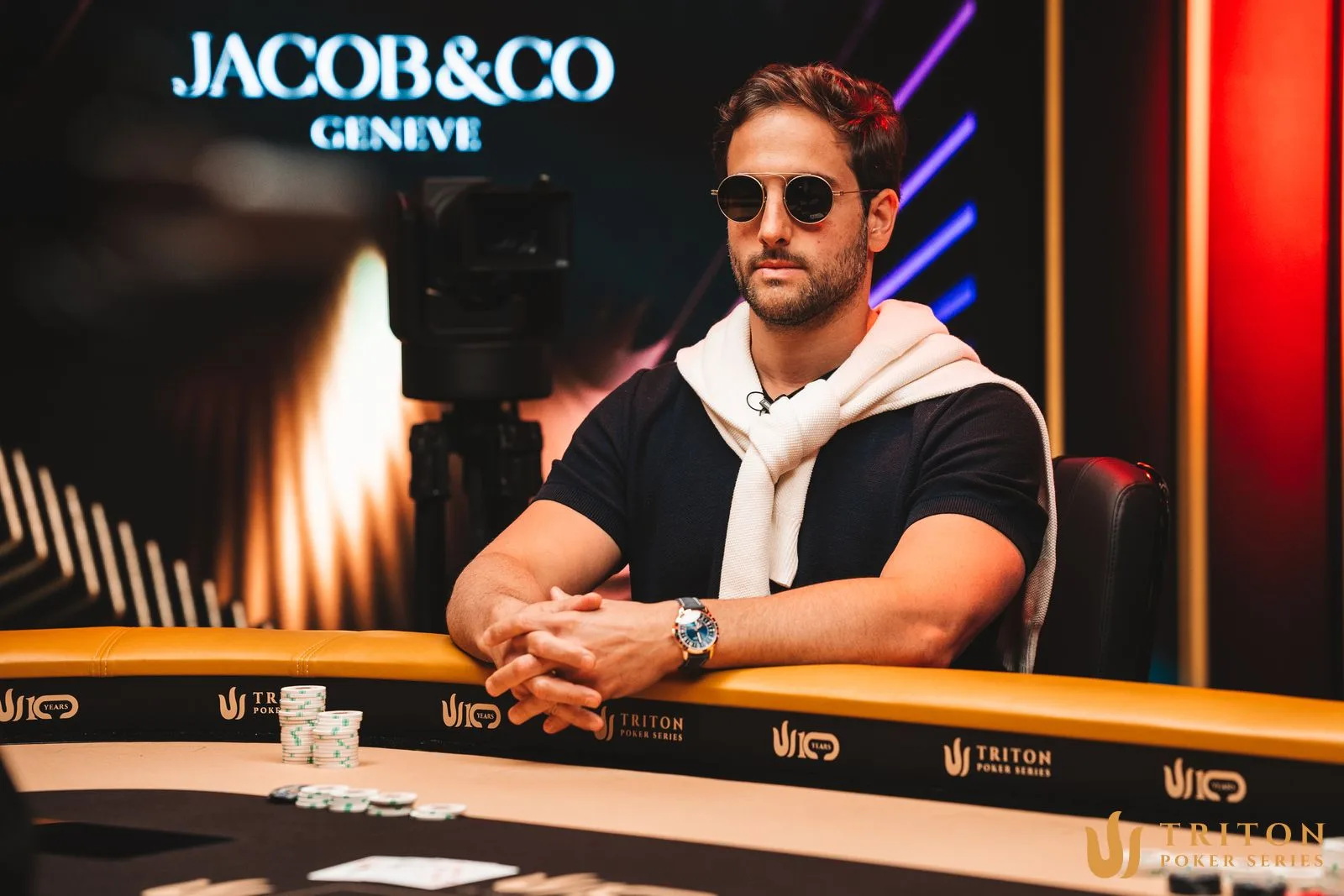 João Simão no Dia Final da Triton: o que o jogo short stack do craque mineiro ensina sobre resiliência no poker