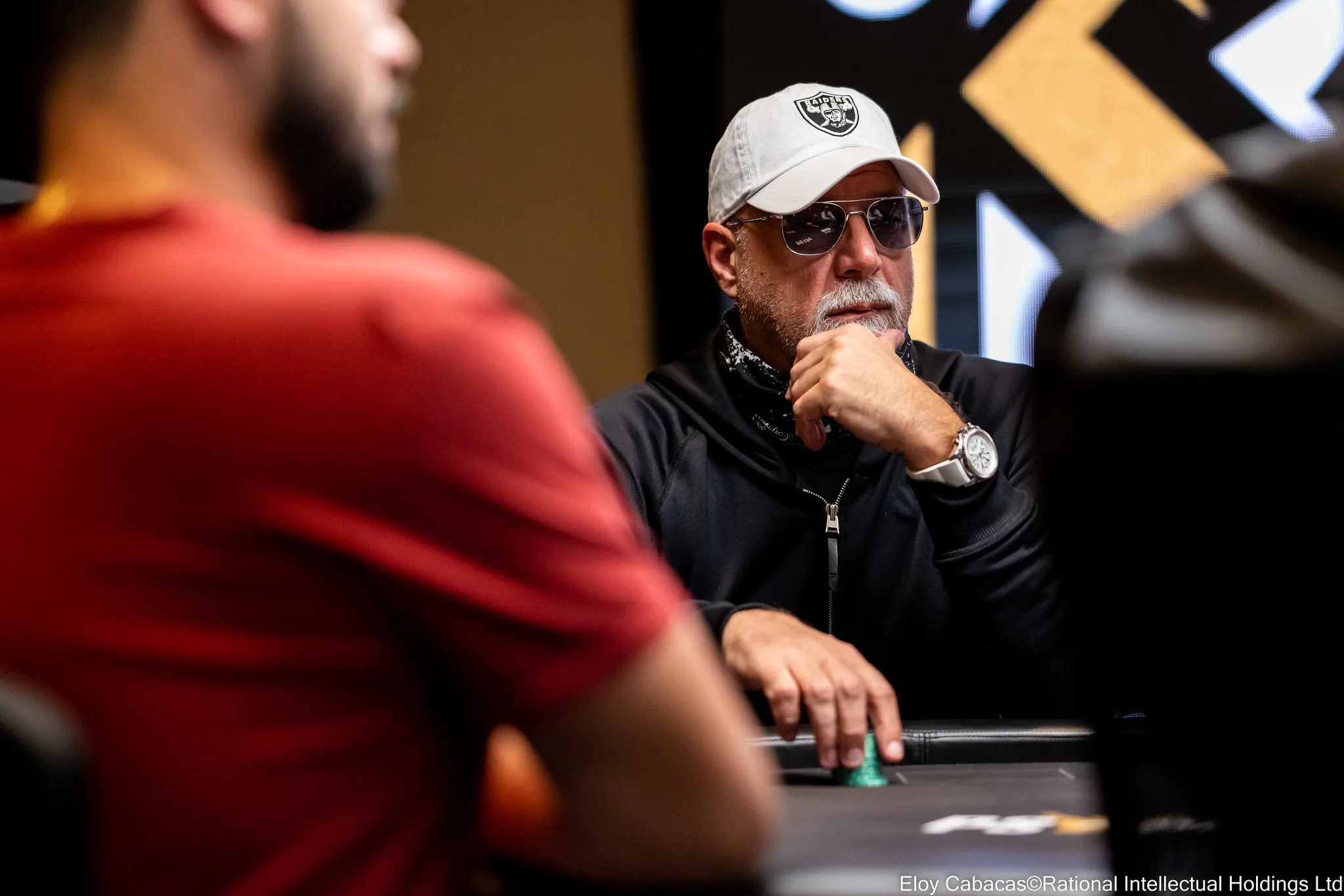 Pressão na bolha do poker: estratégia legítima ou desrespeito ao jogo?